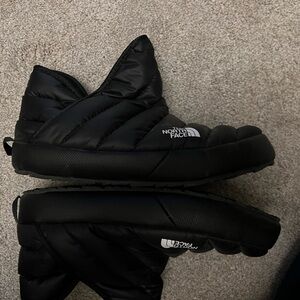 The North Face Traction Booties Slippers Women's ThermoBall winter shoes size 7